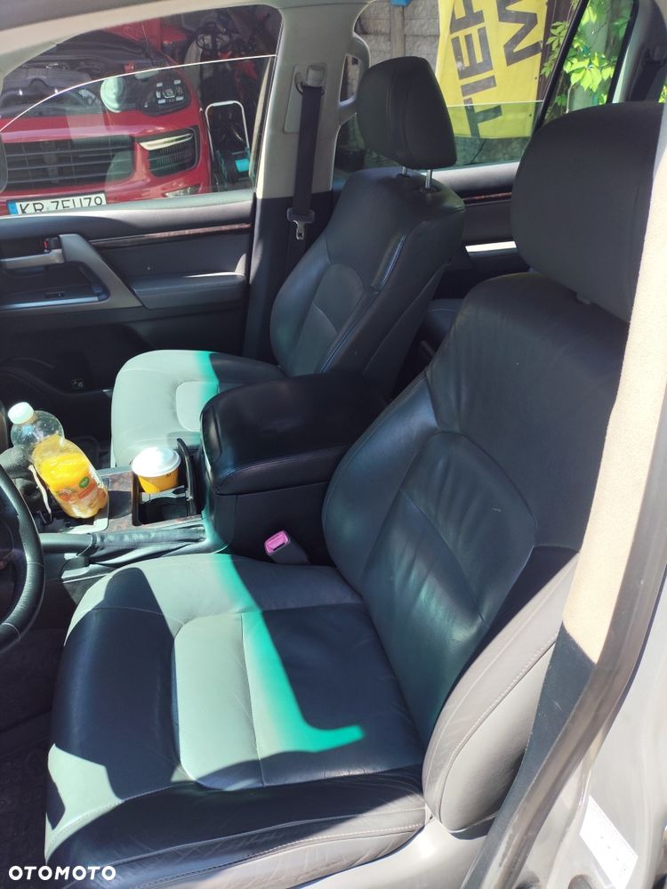 Toyota Land Cruiser - 6