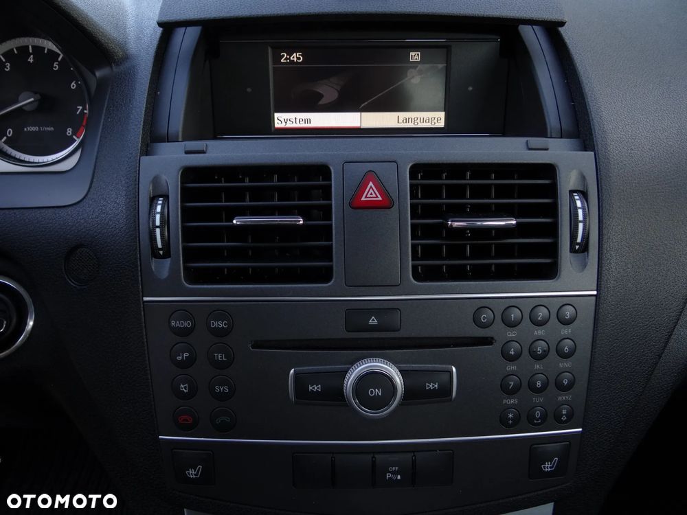 Mercedes-Benz Klasa C 180 BlueEFFICIENCY 7G-TRONIC Avantgarde - 31