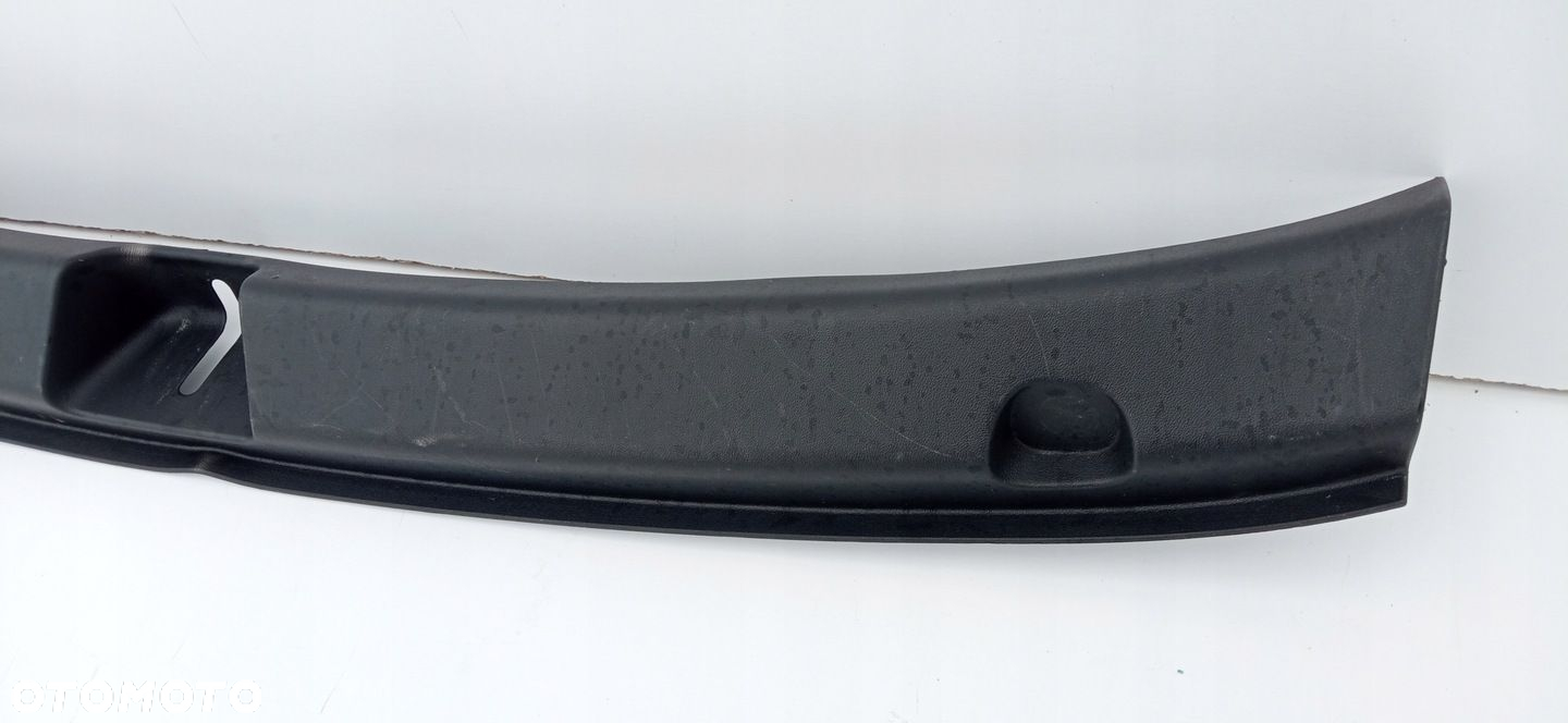 TESLA MODEL Y 20- NAKŁADKA LISTWA OSŁONA PROGU BAGAŻNIKA 1494631-00-C - 2