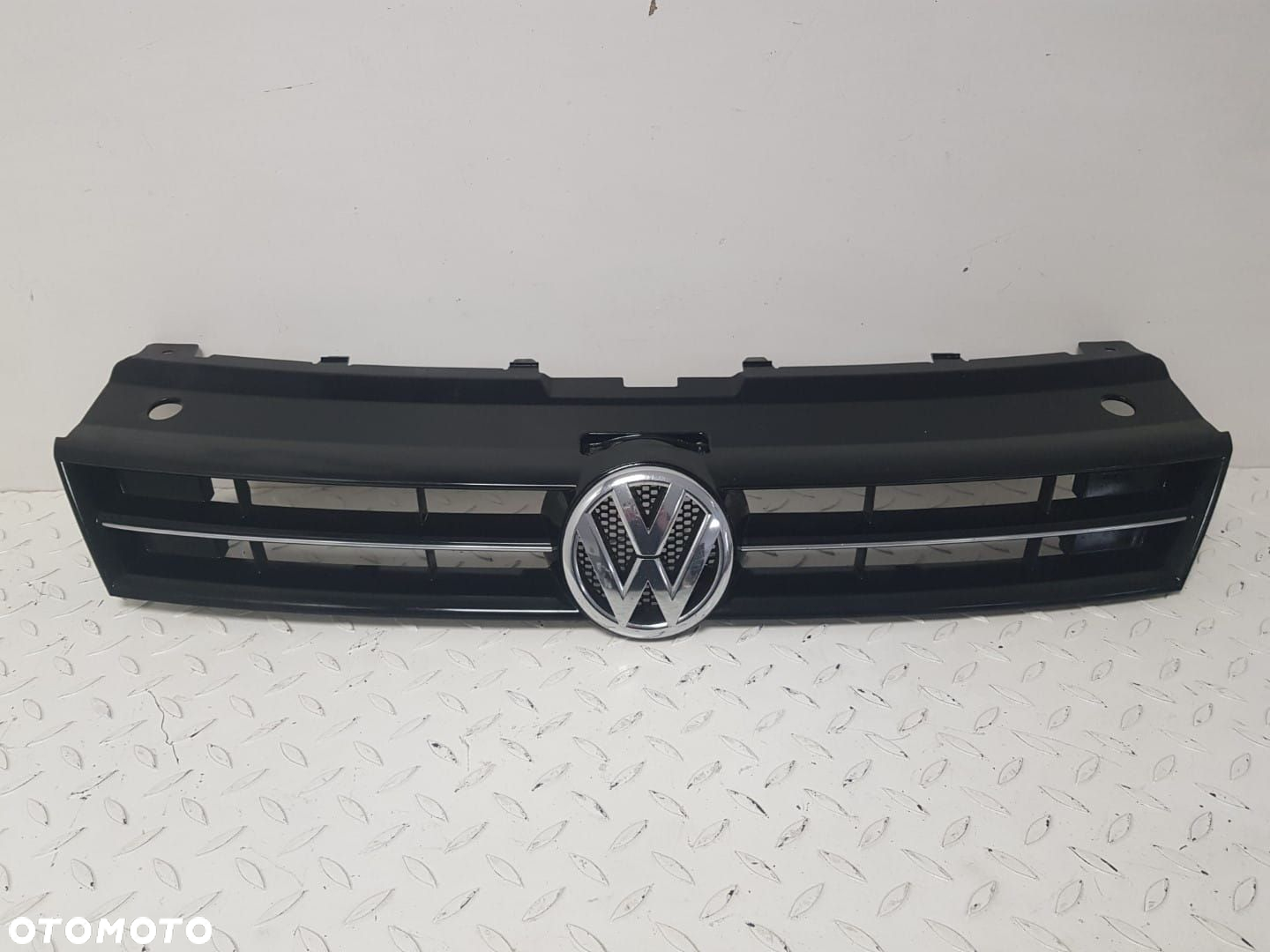 ŁADNY GRILL ATRAPA VW POLO V 6R0 6R LAKIEROWANY CHROM 08-14 ZNACZEK 6R0853653M - 2