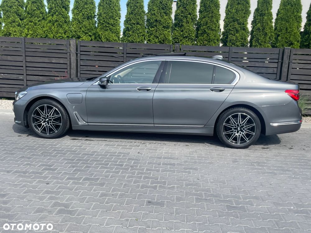 BMW Seria 7 740Le iPerformance - 15