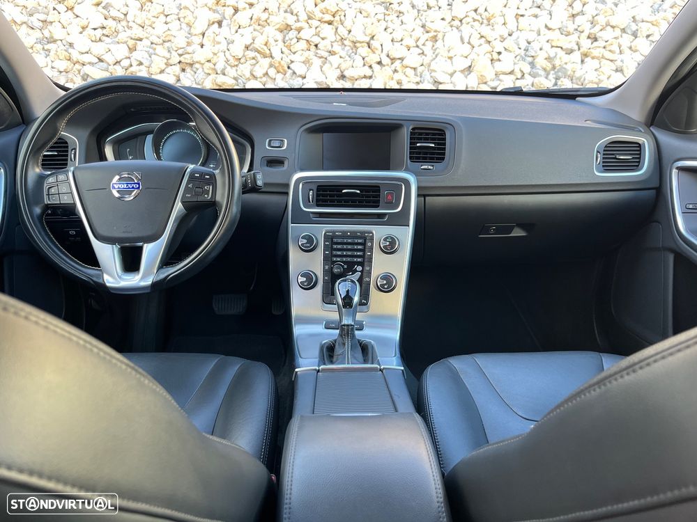 Volvo V60 D6 Plug-In-Hybrid AWD Geartronic Summum - 4