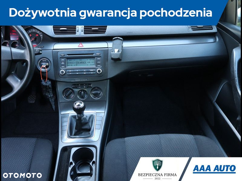Volkswagen Passat - 9