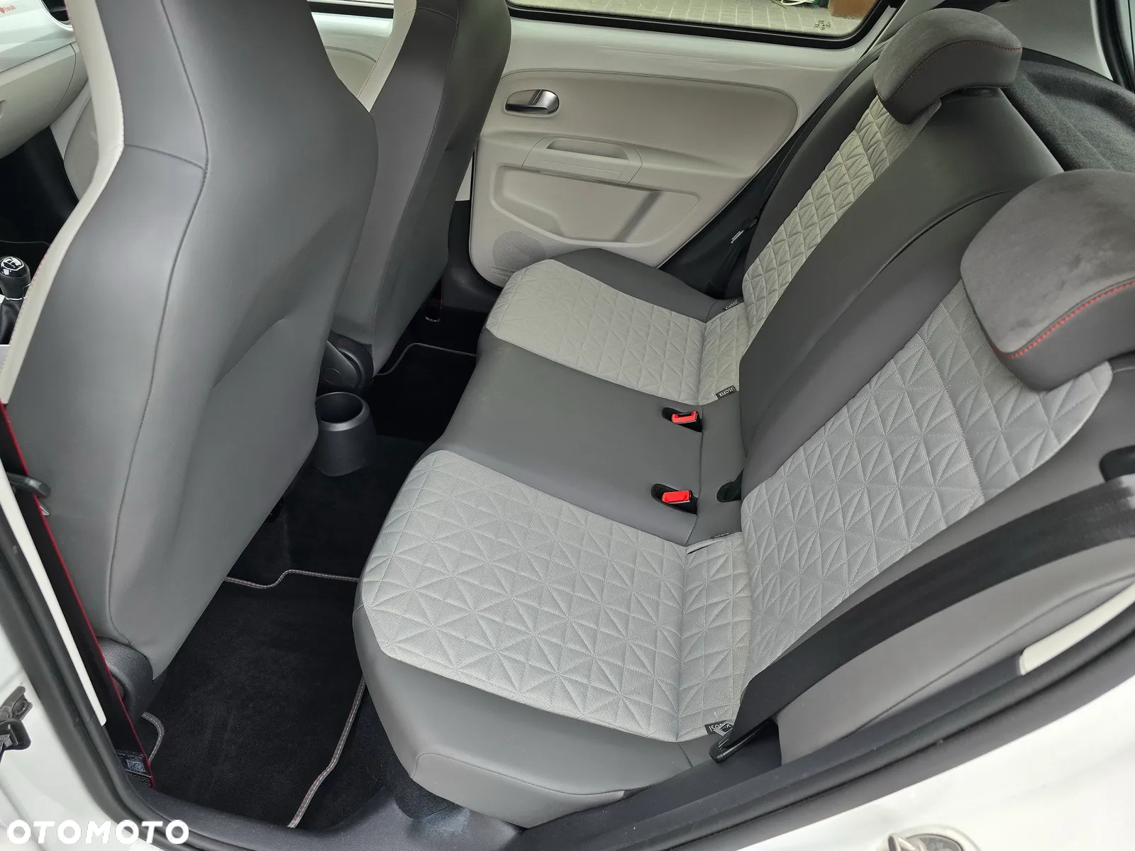 Volkswagen up! 1.0 beats - 19