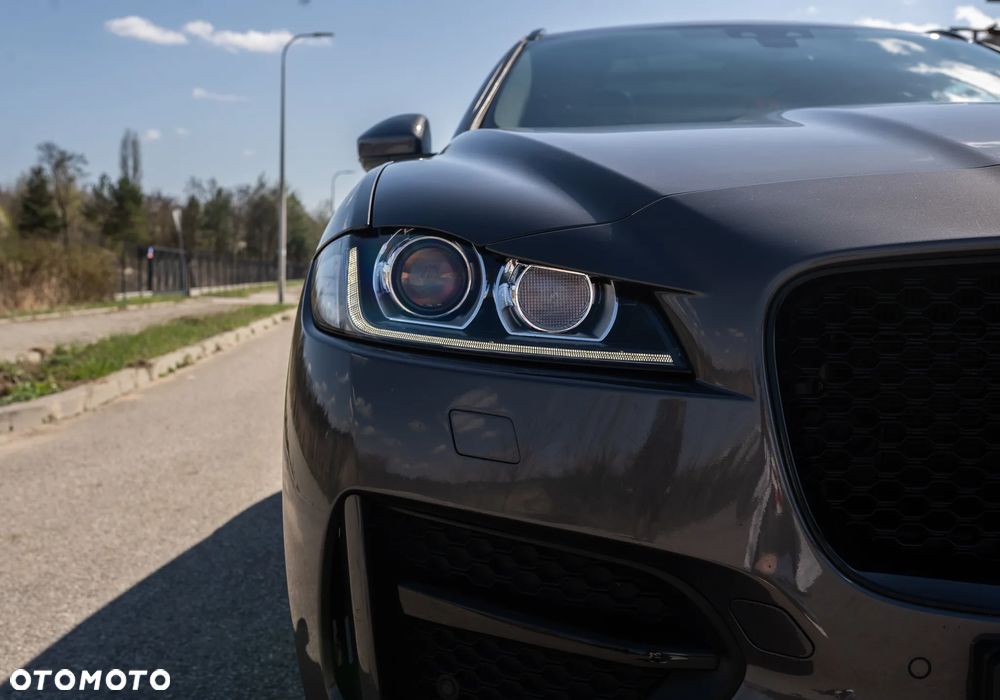 Jaguar F-Pace 2.0 i4D AWD R-Sport - 11