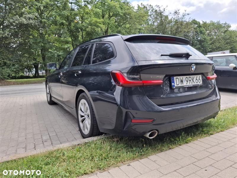 BMW Seria 3 318i - 5