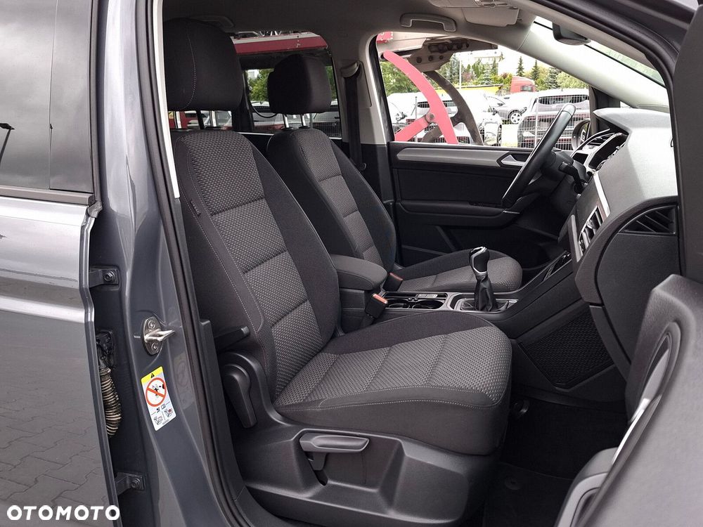 Volkswagen Touran - 19