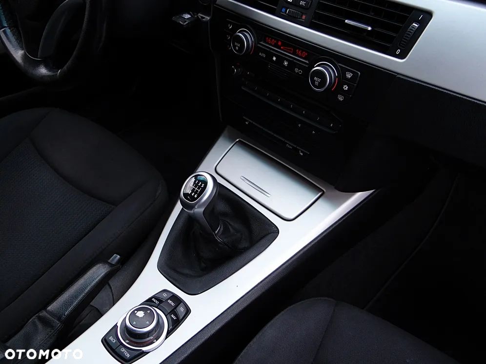 BMW Seria 3 318d DPF Edition Lifestyle - 34