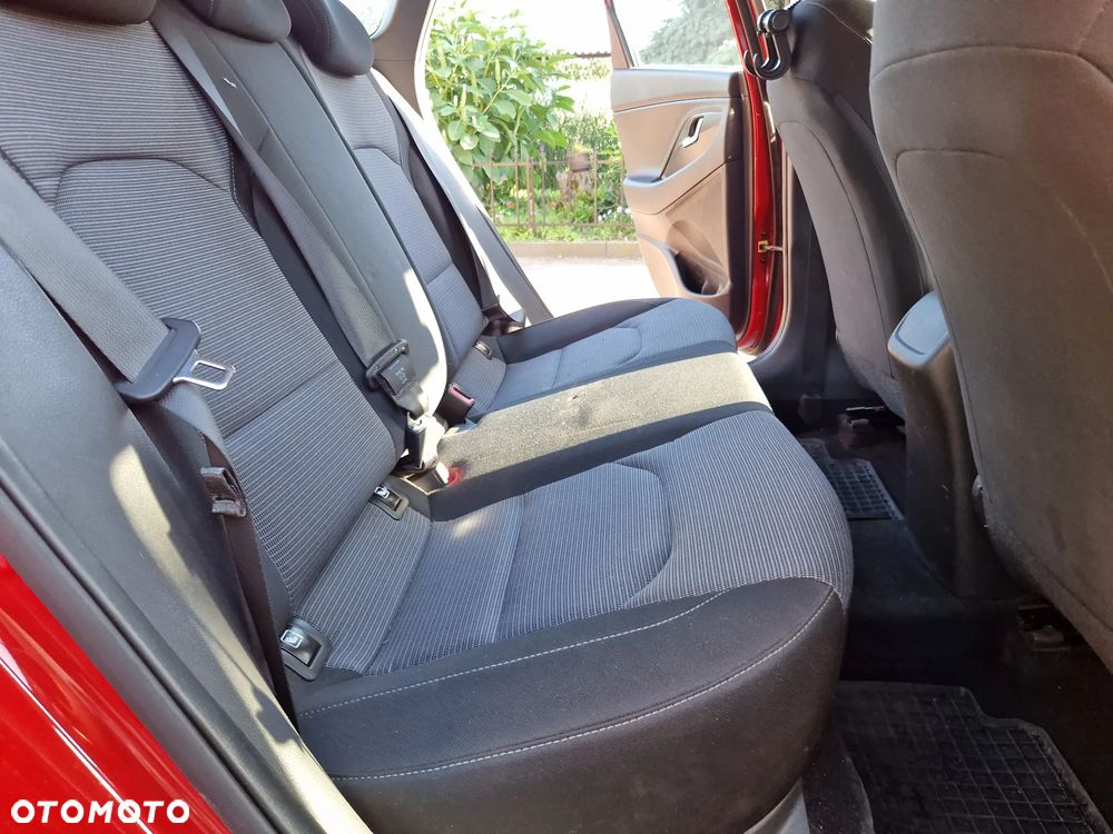 Hyundai i30 1.5 DPI Classic + - 14