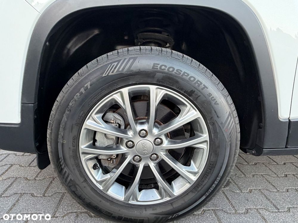 Jeep Cherokee - 33