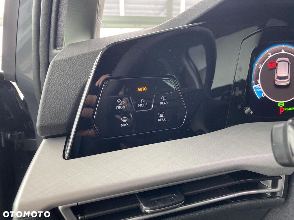 Volkswagen Golf - 16