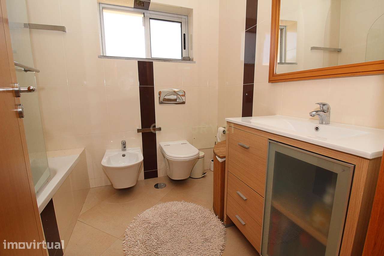 Excelente T4 com 149 m², garagem box e jardim privado - Grande imagem: 4/16