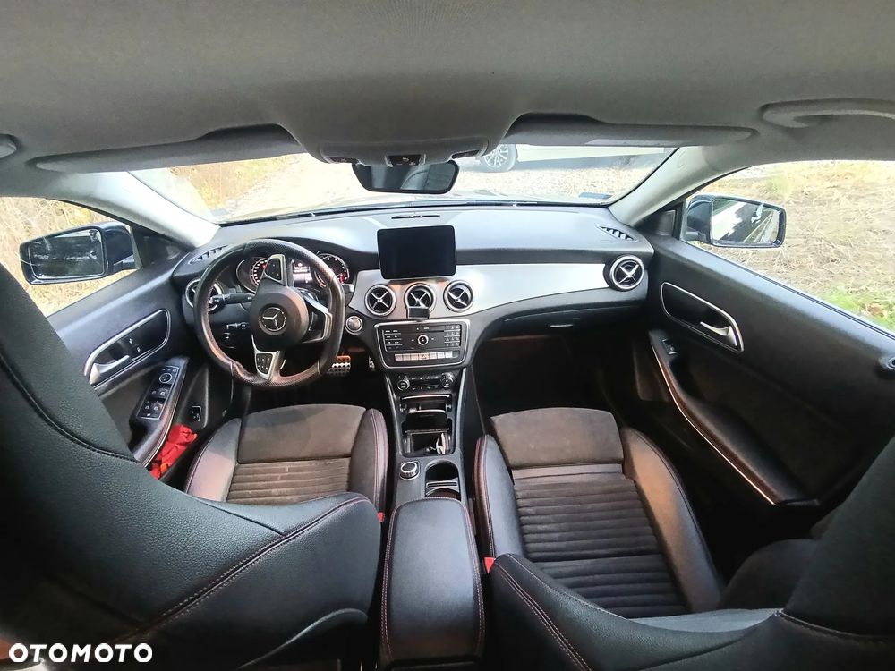 Mercedes-Benz CLA 220 4-Matic AMG Line - 13