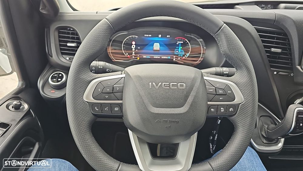 Iveco Daily 3.0 35C21HV A8 4100 18m3 - 11