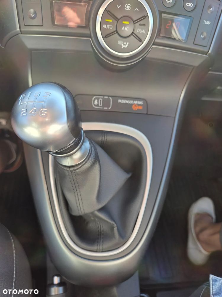 Toyota Verso 1.8 Premium EU6 - 17