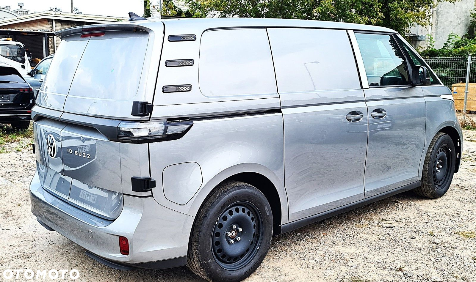 Volkswagen ID. Buzz Cargo 150 kW (204 PS) / skrzynia biegów: automatyczna 1 biegowa rozstaw osi: 2988 mm - 10