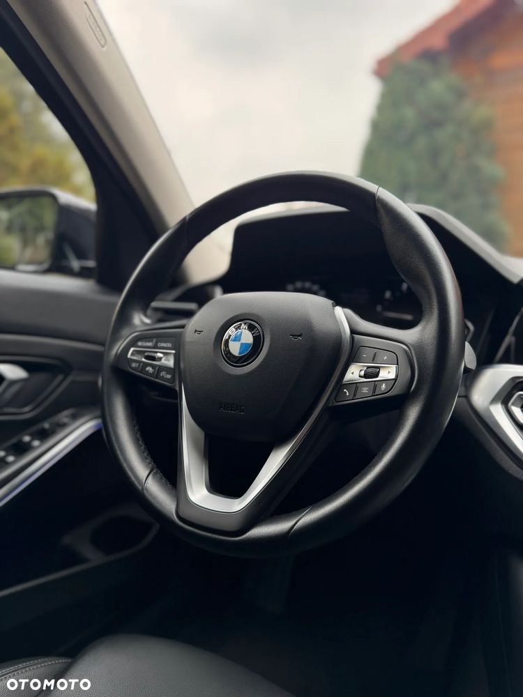 BMW Seria 3 320i xDrive Sport Line - 18