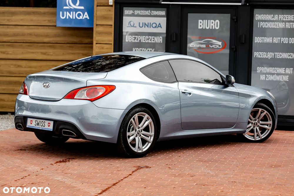 Hyundai Genesis Coupe 2.0 T - 13