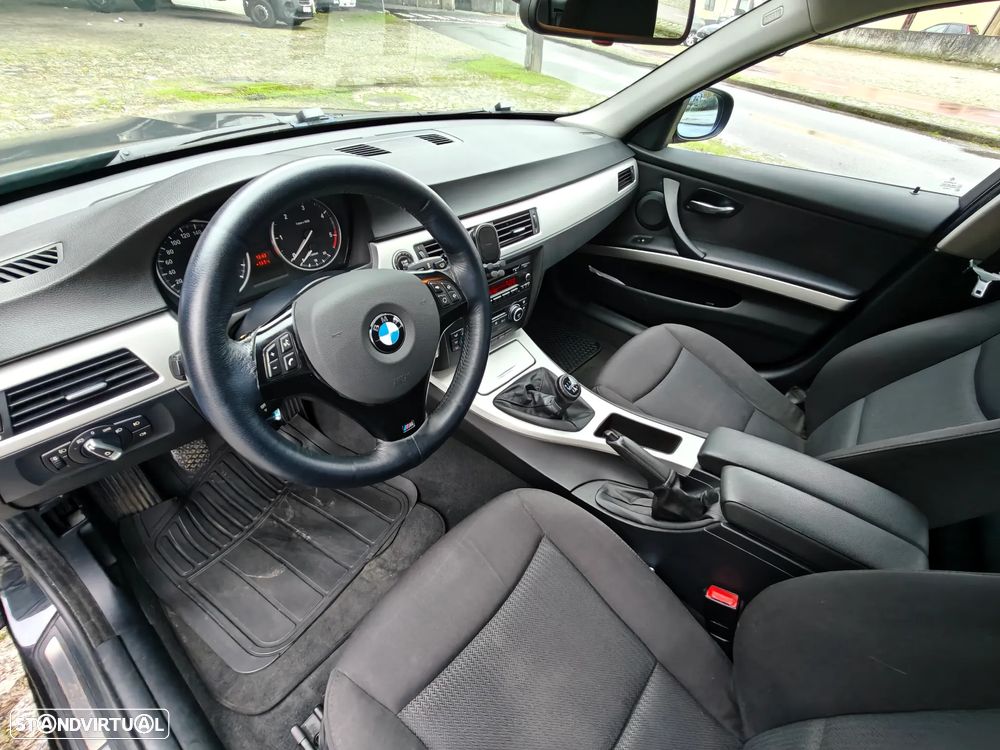 BMW 320 d Touring - 12