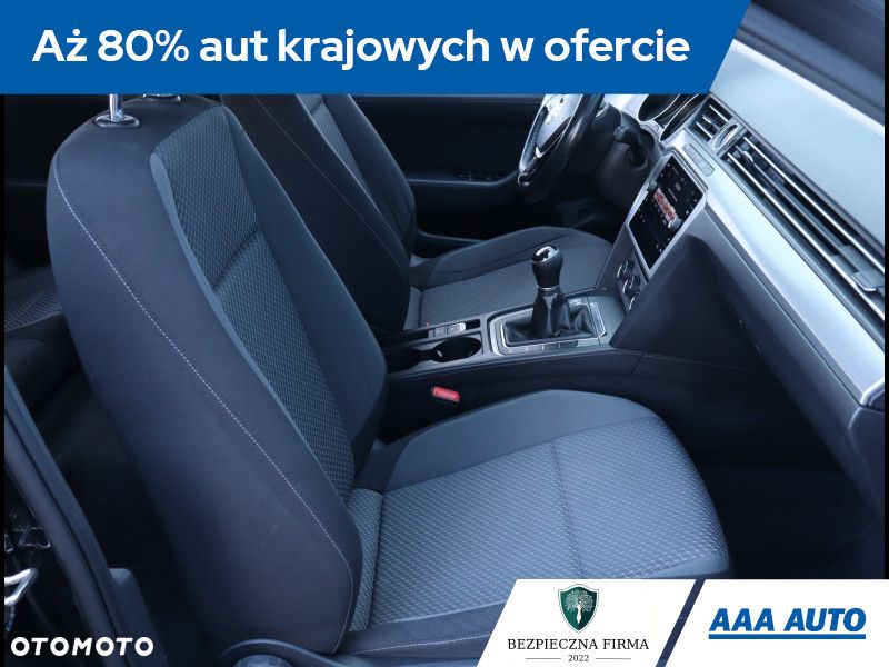 Volkswagen Passat - 10