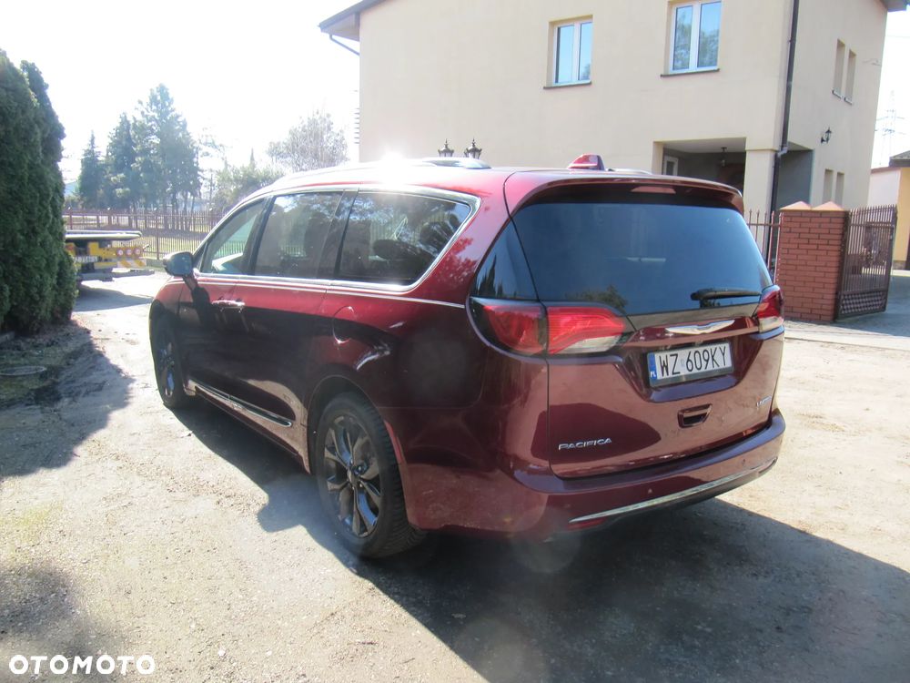 Chrysler Pacifica - 10