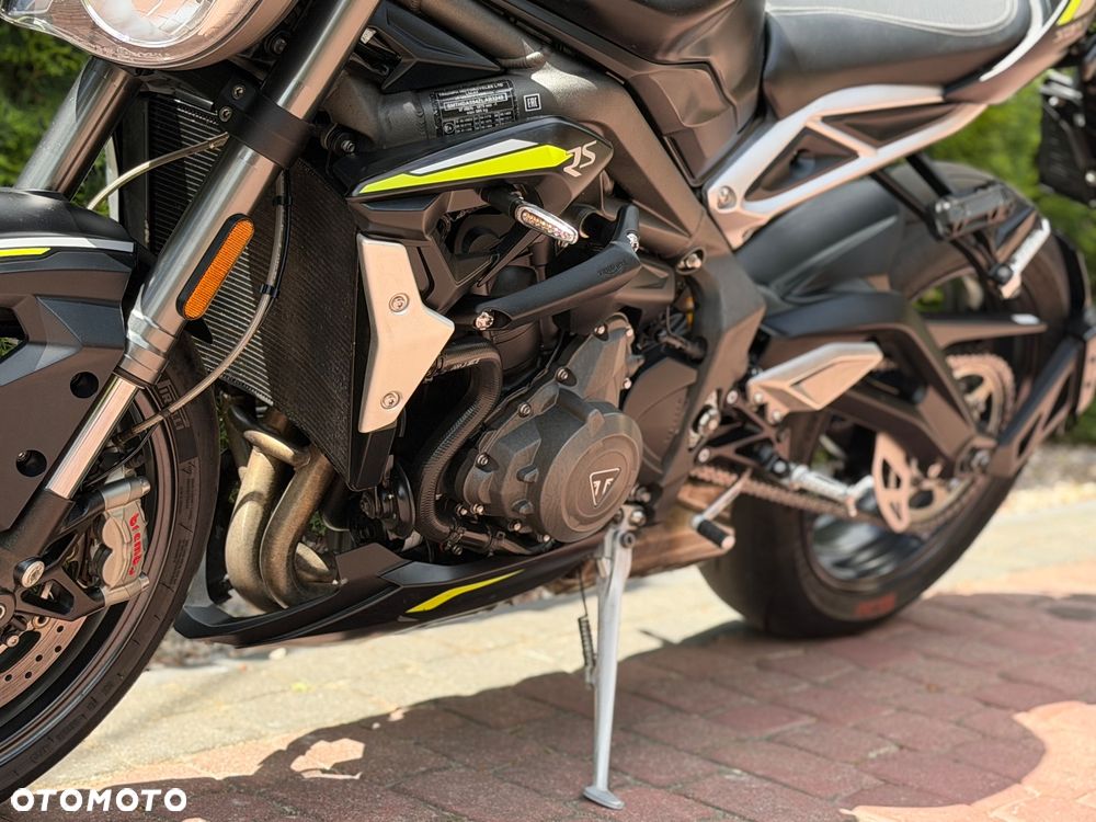 Triumph Street Triple - 16
