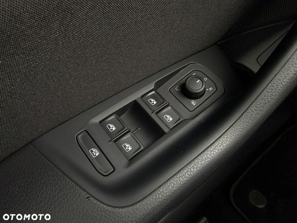Volkswagen Passat - 32
