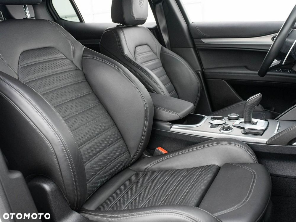 Alfa Romeo Stelvio - 32
