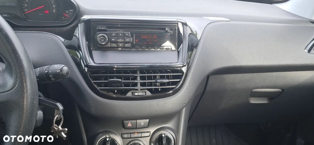 Peugeot 208 - 8