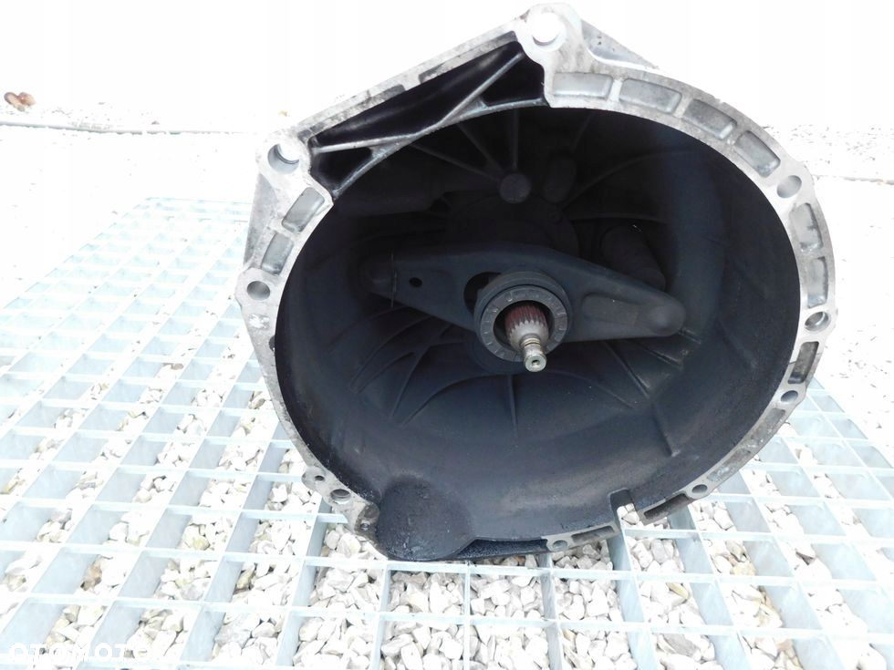 Skrzynia biegów manual BMW 5 E60 E61 2.0D 520D 6 biegów star-stop N47D20 - 5