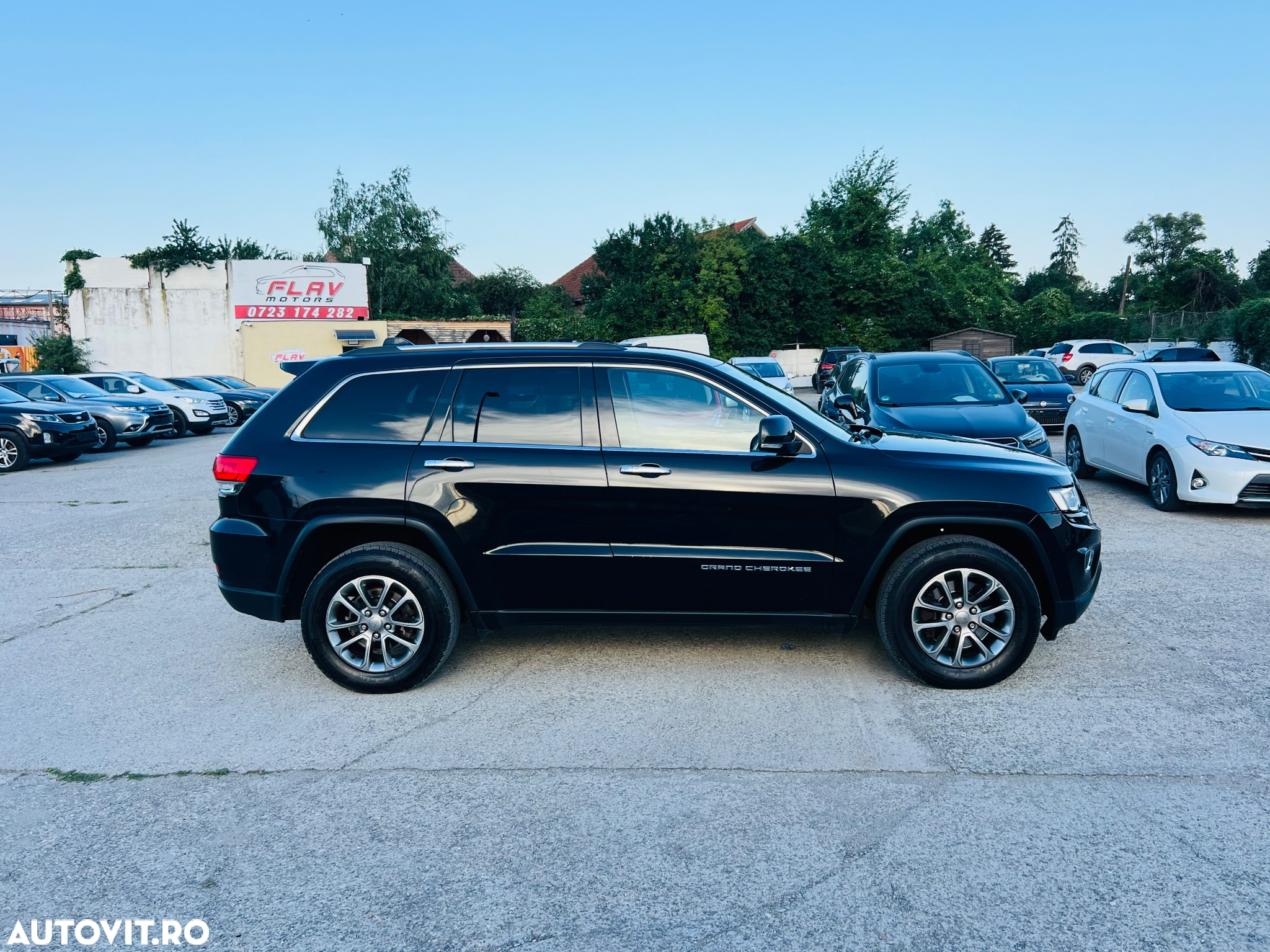 Jeep Grand Cherokee - 28