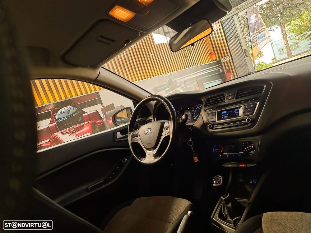 Hyundai i20 1.1 CRDi Comfort+Pack Look+JLL16 - 14