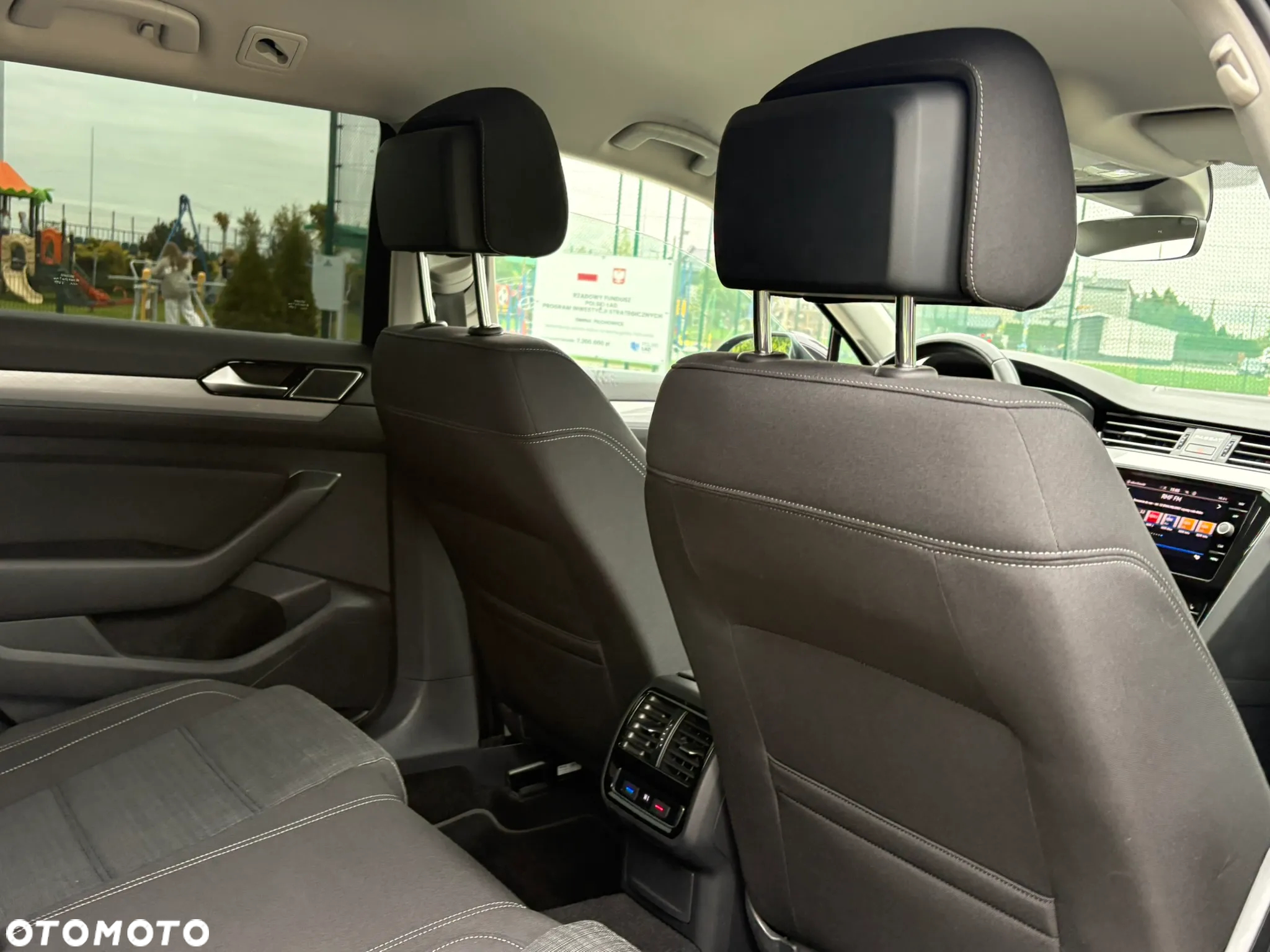 Volkswagen Passat Variant 2.0 TDI SCR DSG Conceptline - 12
