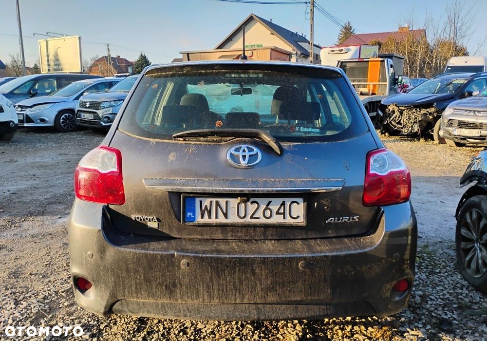 Toyota Auris - 11