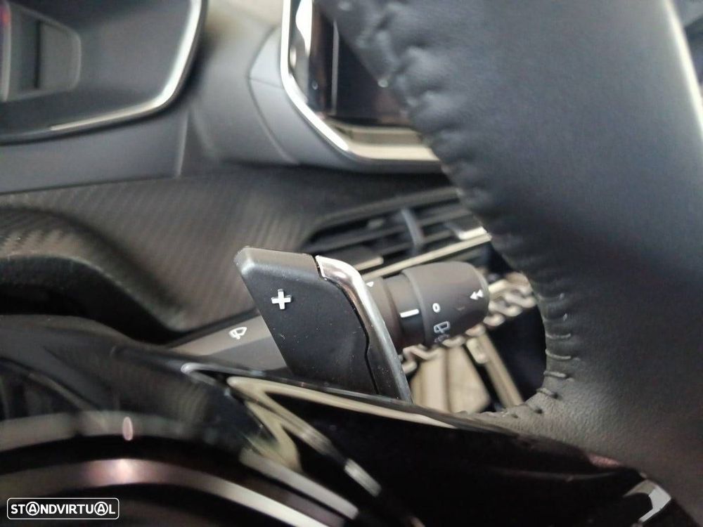 Peugeot 2008 1.2 Hybrid Allure e-DCS6 - 15