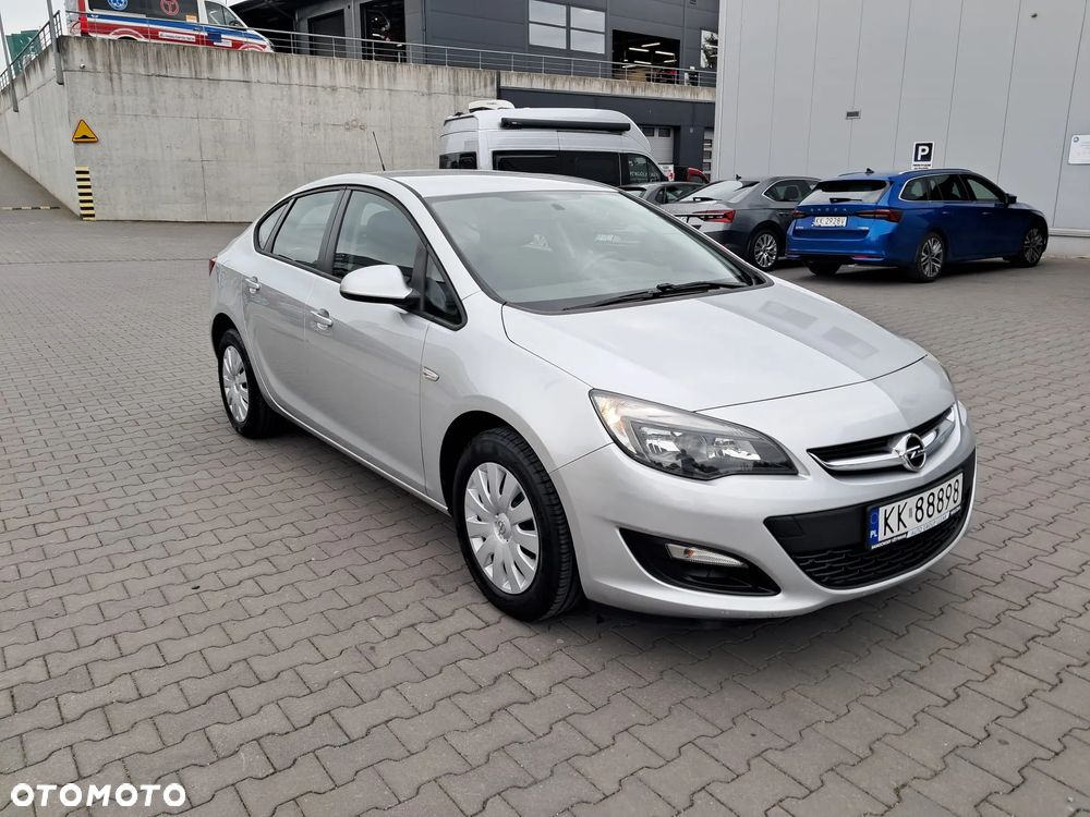 Opel Astra 1.6 Business EU6 - 3