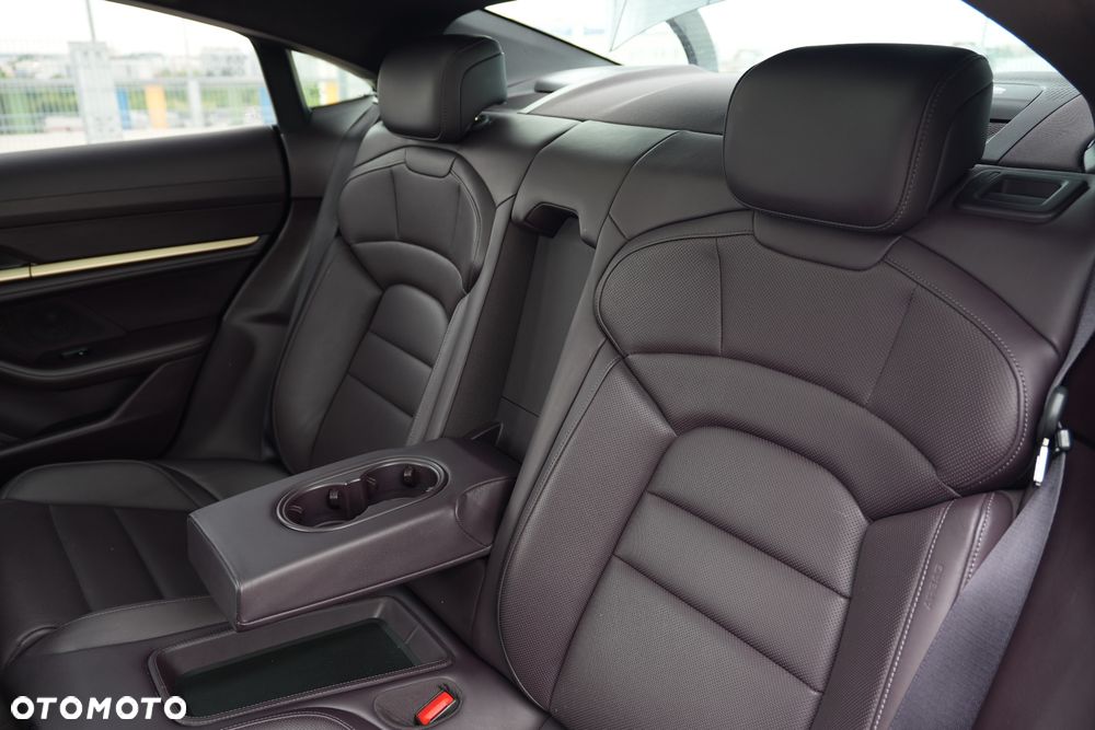 Porsche Taycan 4S Performance Plus - 34