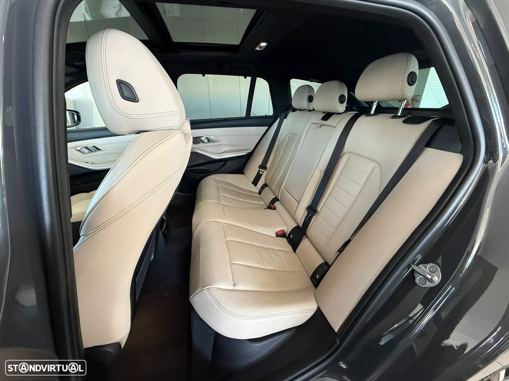 BMW 320 d Pack Desportivo M Auto - 33