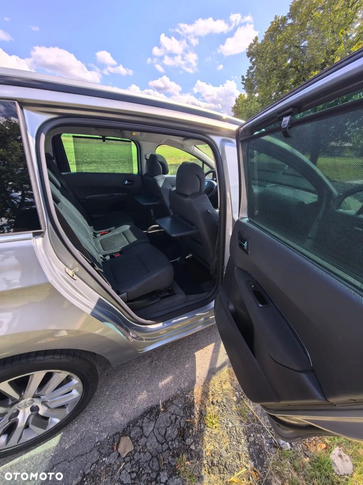 Peugeot 5008 2.0 HDi Premium + - 30