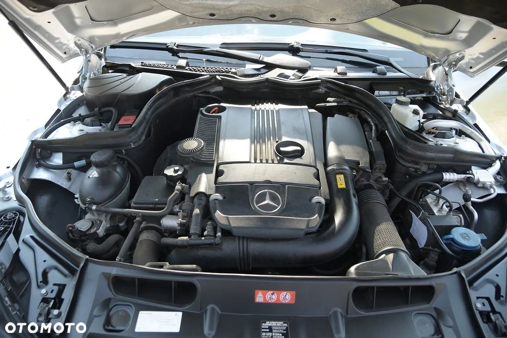 Mercedes-Benz Klasa C 180 CGI Automatik BlueEFFICIENCY Elegance - 34