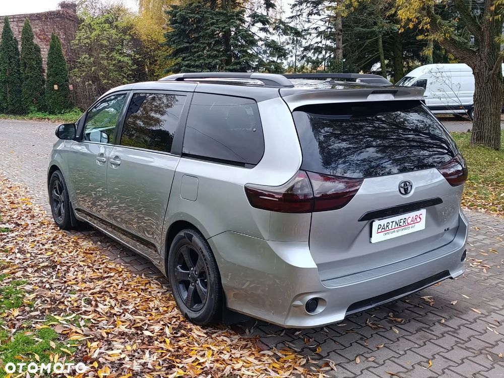 Toyota Sienna 3.5 V6 - 7