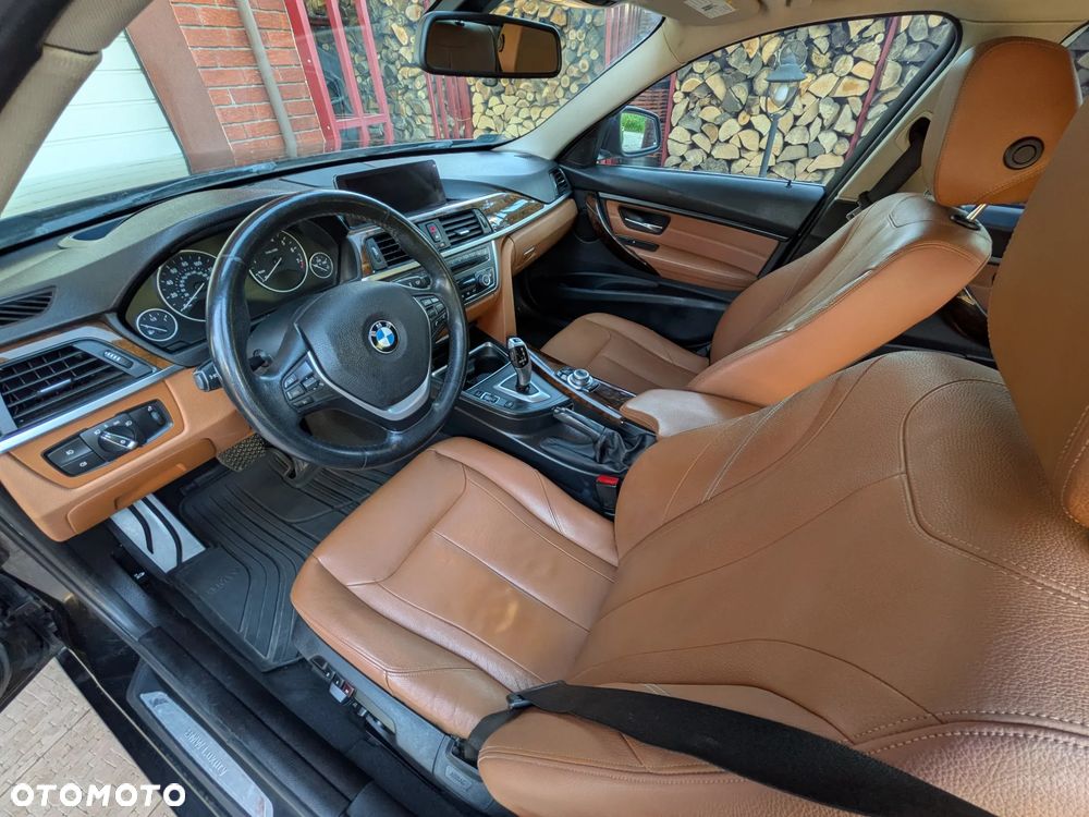BMW Seria 3 328i Luxury Line - 24