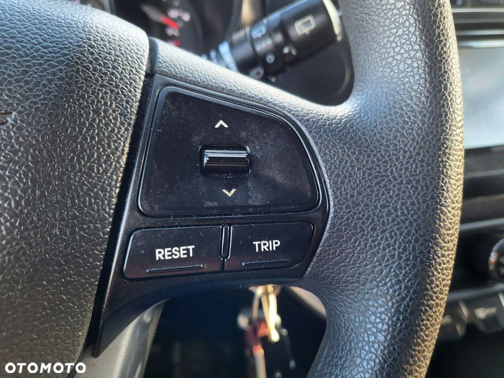 Kia Rio - 32