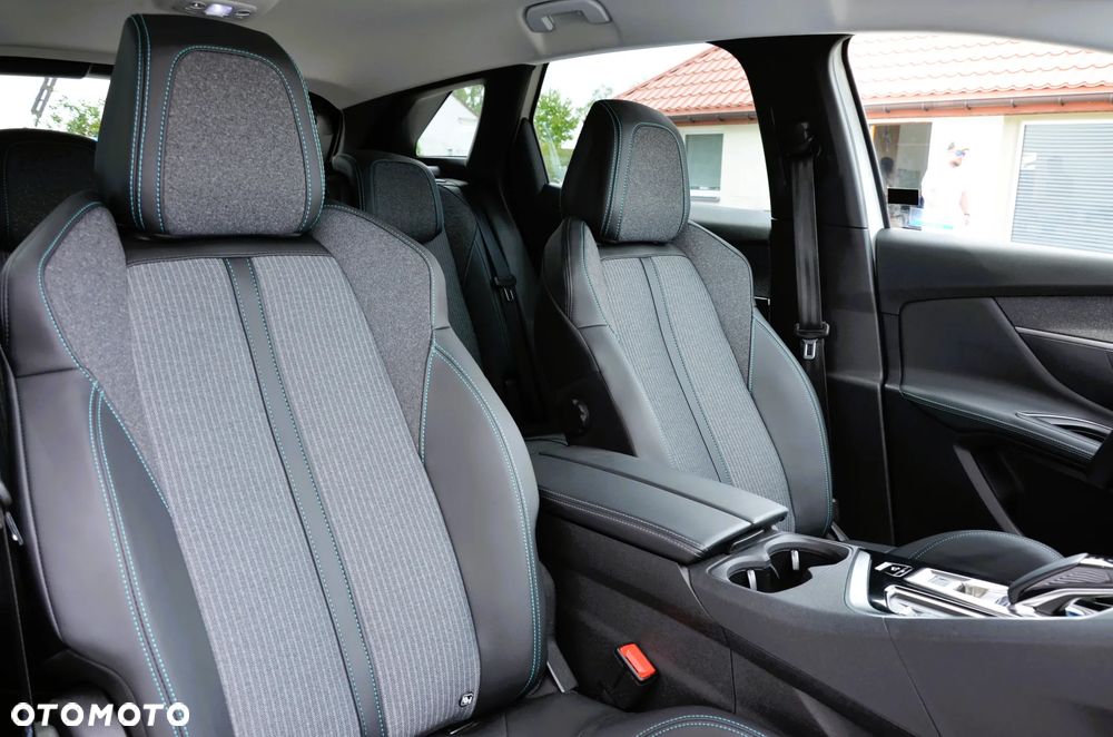 Peugeot 3008 1.6 PureTech Hybrid4 PHEV Allure S&S EAT8 - 23