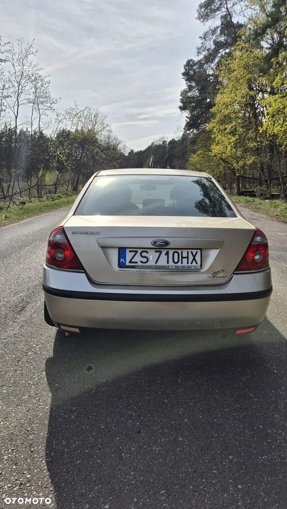 Ford Mondeo 1.8 Ghia - 8