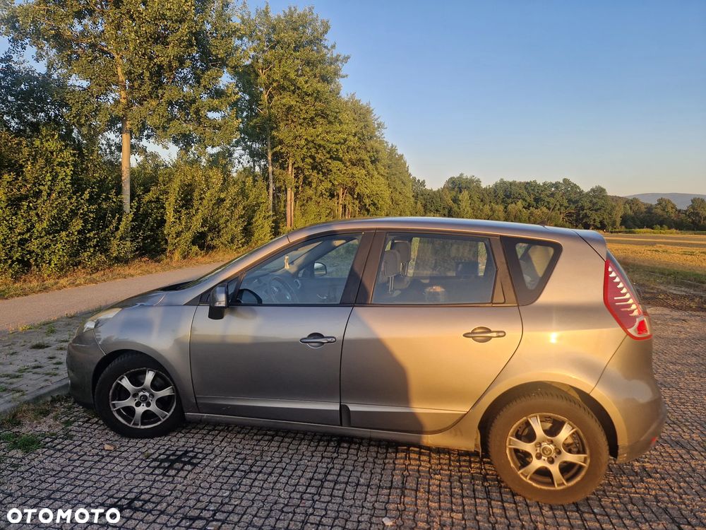 Renault Scenic 1.9 dCi Privilege - 5