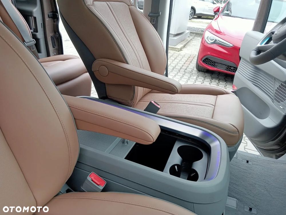 Hyundai Staria 1.6 T-GDI HEV Luxury - 9