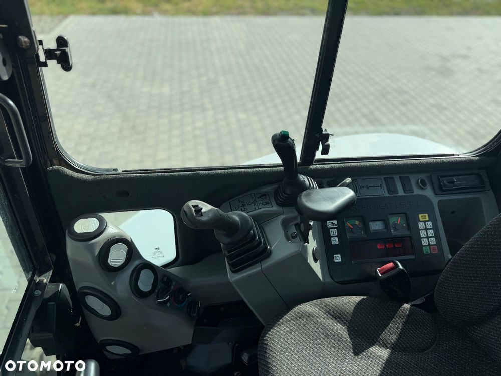 Bobcat E32 - 12