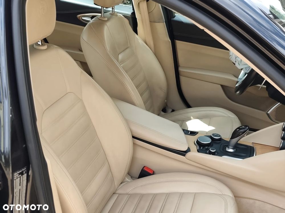 Alfa Romeo Giulia 2.0 Turbo Business - 10