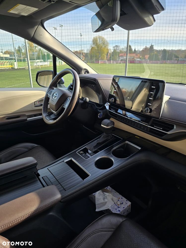 Toyota Sienna - 13